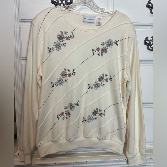 Vintage Alfred Dunner Floral Embellished Sweatshirt - Picture 12 of 15
